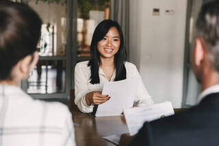 Concept lié aux affaires, à la carrière et au recrutement - jeune femme asiatique